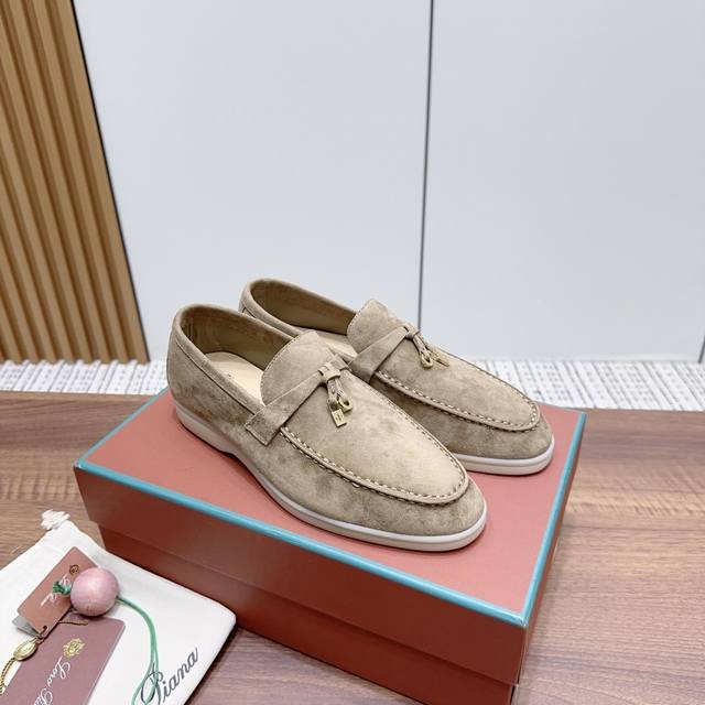 升级版 顶级版本loro Piana Summer Wlak情侣乐福鞋，复古优雅，低调奢华。时尚性与皮料实用性同样兼具依然全网最高品质. 鞋面材料采用进口小牛绒